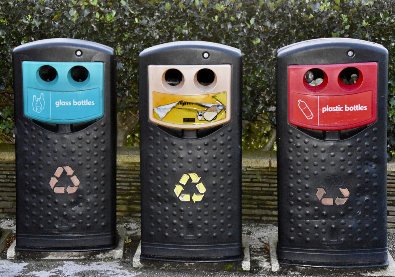 Recycling and Cleaning: A Key Partnership for a Greener Workplace